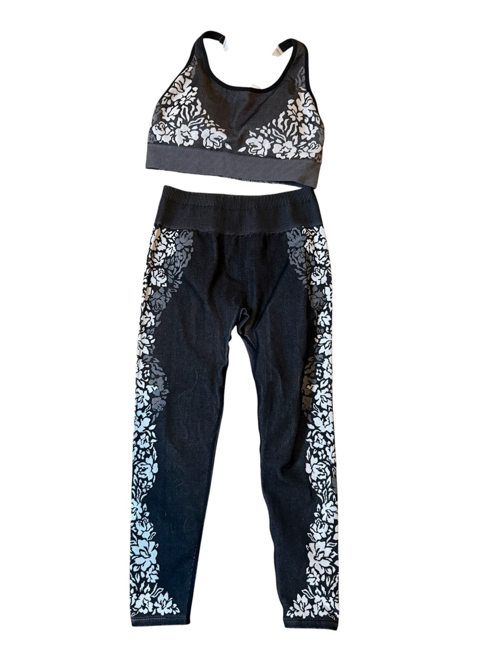 Fabletics Seamless Floral 2-Piece Set: Sports Bra & High Waisted Leggings Large